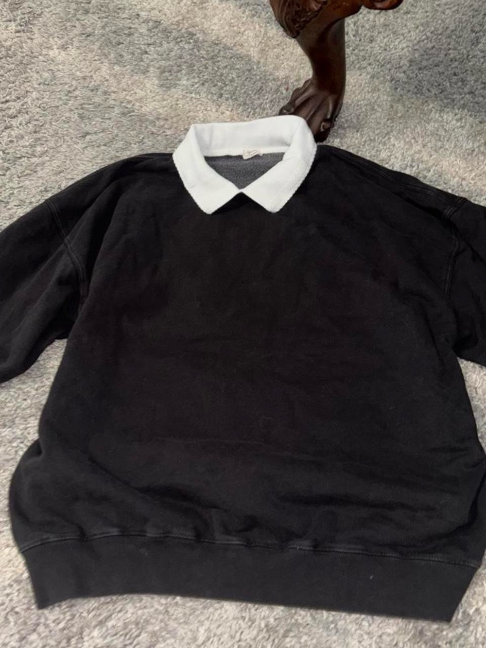 Brandy Melville Women’s Black Pullover Sweater with White Collar